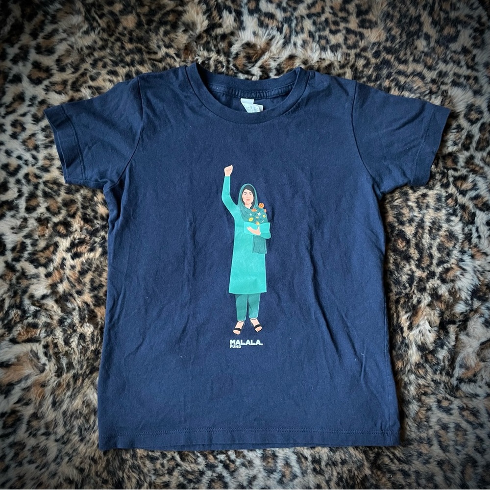 Malala Yousafzai shirt kids small 8